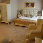 Golden Boutique 2*