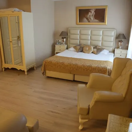 Golden Boutique 2*