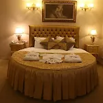 فندق Golden Boutique 2*